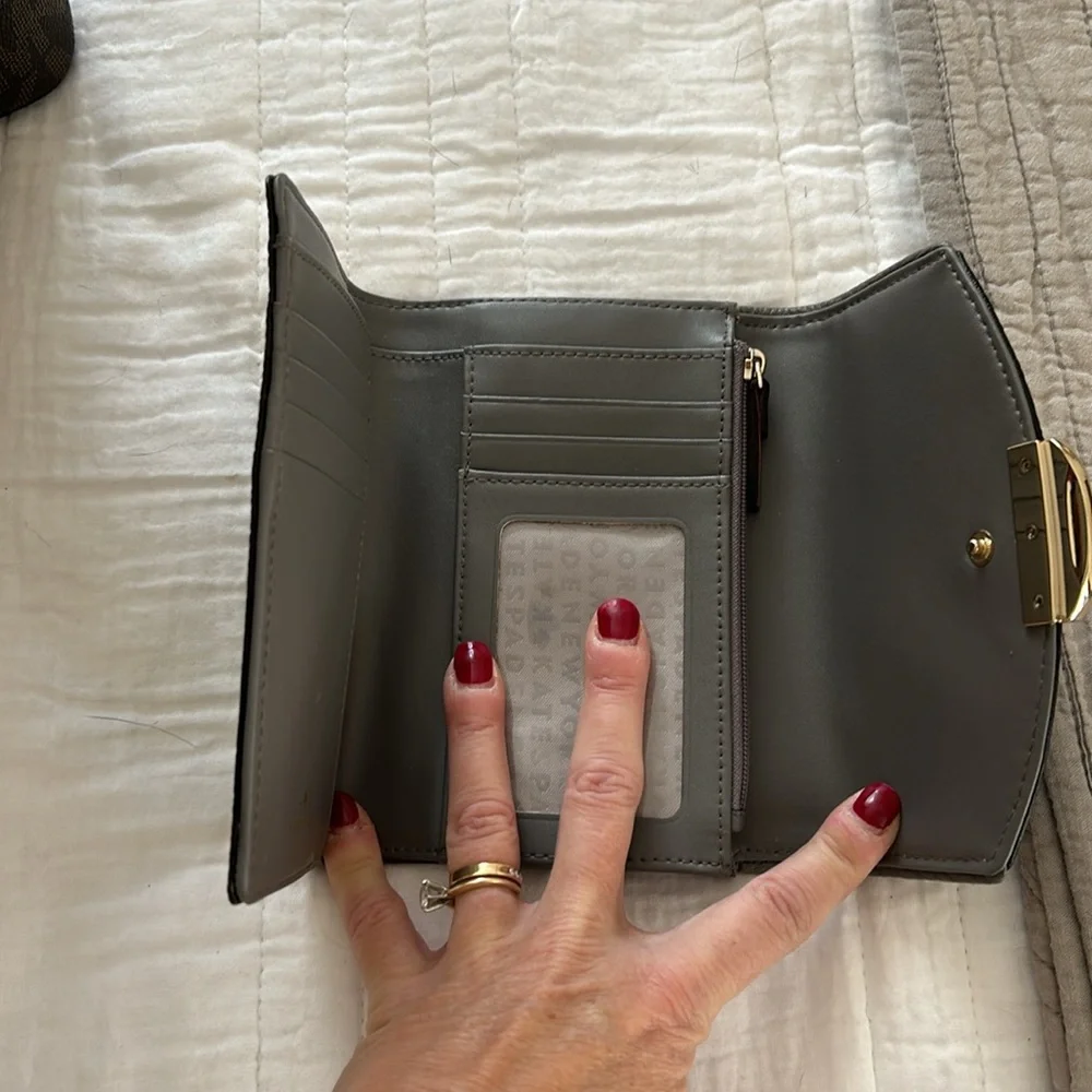 Kate Spade medium wallet. - Picture 3 of 4